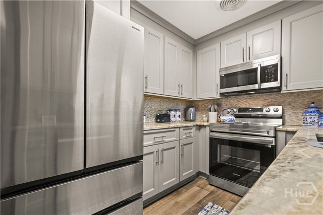 202 E 64th Street, Savannah, GA 31405