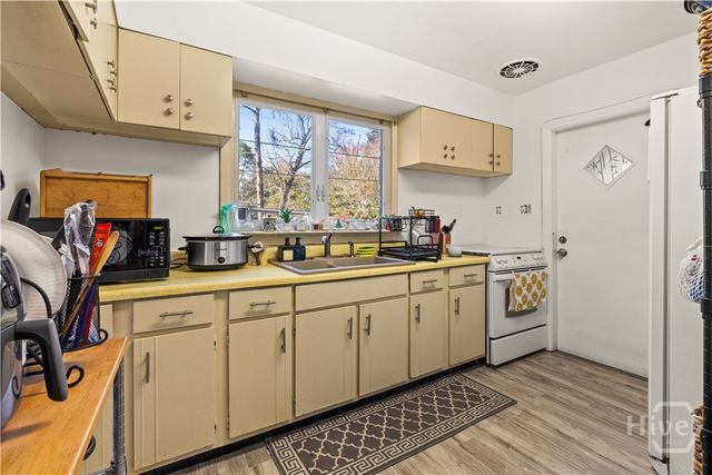 202 E 64th Street, Savannah, GA 31405