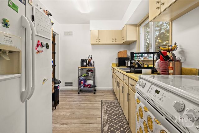 202 E 64th Street, Savannah, GA 31405