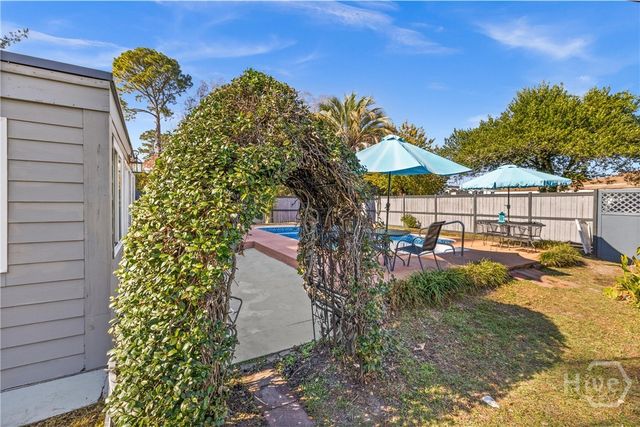 202 E 64th Street, Savannah, GA 31405