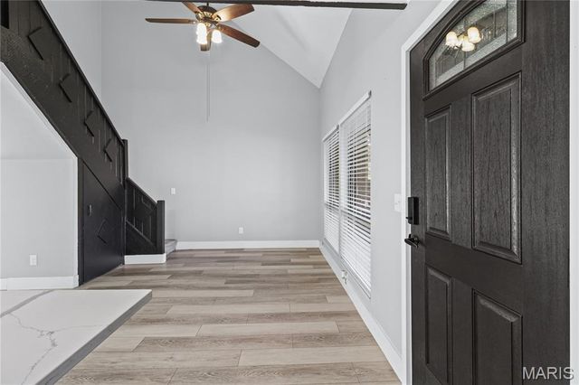 1042 Humber Circle, St Louis, MO 63129