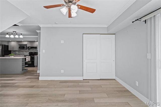 1042 Humber Circle, St Louis, MO 63129