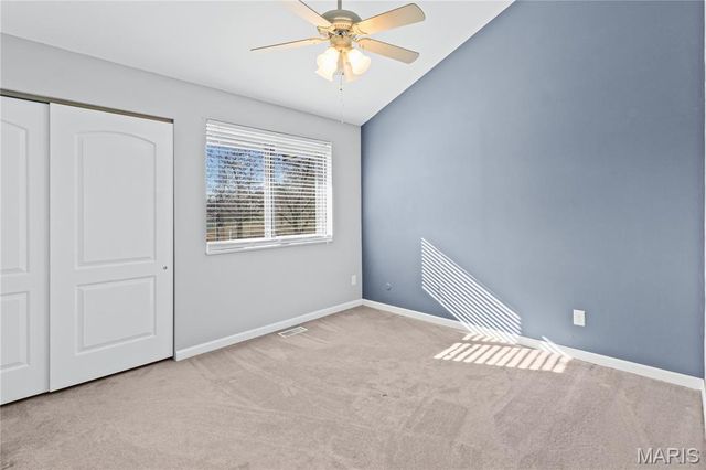 1042 Humber Circle, St Louis, MO 63129