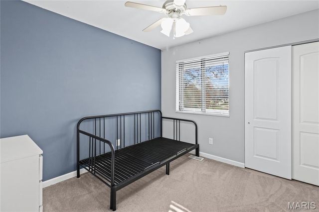 1042 Humber Circle, St Louis, MO 63129