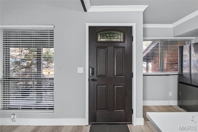 1042 Humber Circle, St Louis, MO 63129