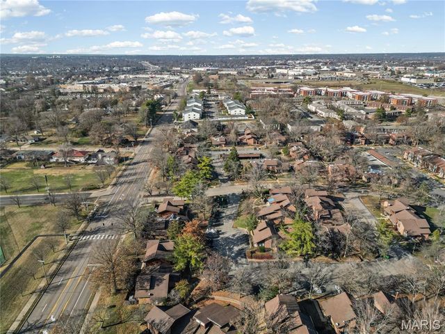 1042 Humber Circle, St Louis, MO 63129