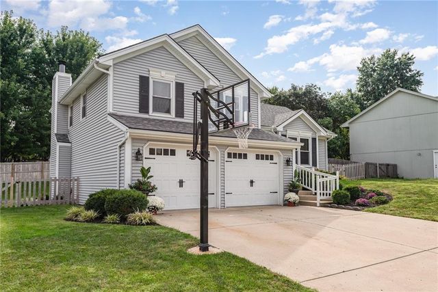 310 Mesa Drive, Smithville, MO 64089