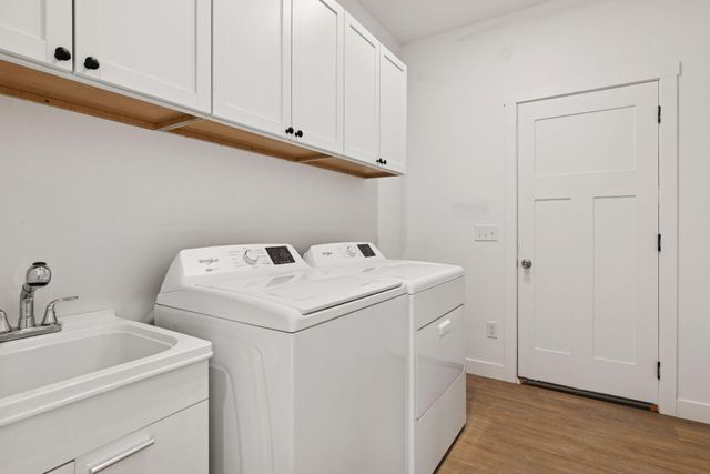 802 Dutton Drive, Ellendale, MN 56026