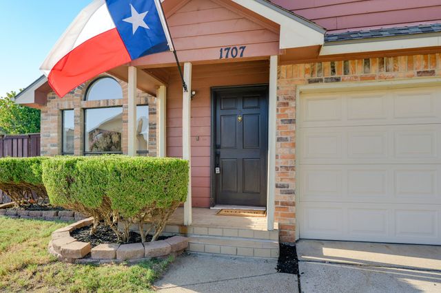 1707 Lakestone Court, Garland, TX 75044