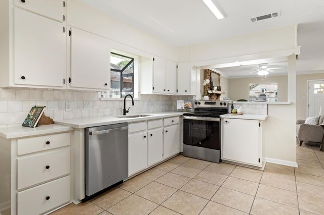 3440 Cleveland Avenue, Groves, TX 77619