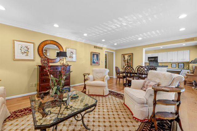126 Windwood Pointe Street, Saint Clair Shores, MI 48080