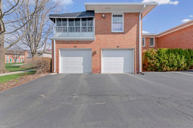 126 Windwood Pointe Street, Saint Clair Shores, MI 48080
