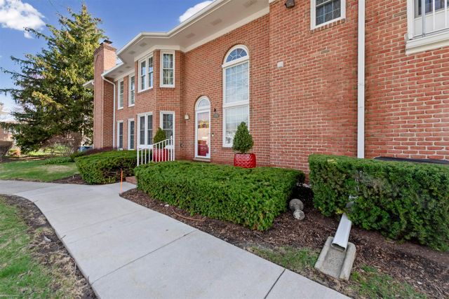126 Windwood Pointe Street, Saint Clair Shores, MI 48080