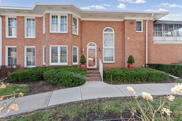 126 Windwood Pointe Street, Saint Clair Shores, MI 48080