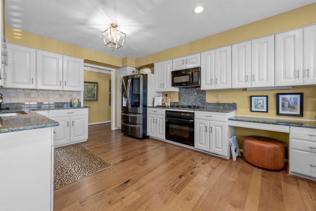 126 Windwood Pointe Street, Saint Clair Shores, MI 48080
