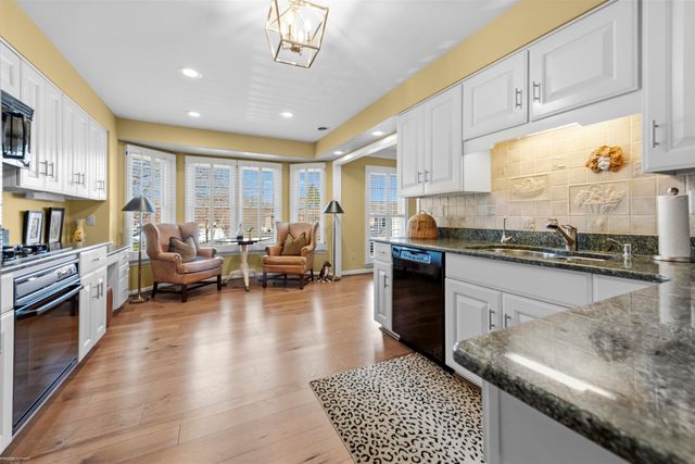126 Windwood Pointe Street, Saint Clair Shores, MI 48080