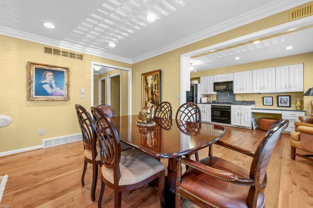 126 Windwood Pointe Street, Saint Clair Shores, MI 48080