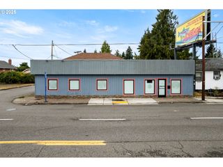 9243 Ne GLISAN St, Portland, OR 97220