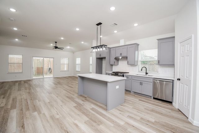 2139 Counter Point Drive, Houston, TX 77055