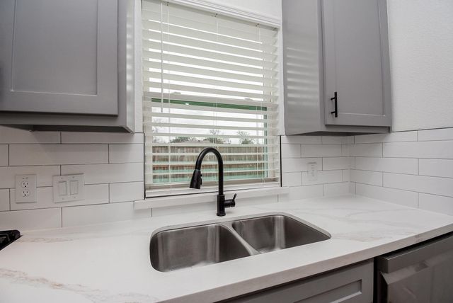 2139 Counter Point Drive, Houston, TX 77055