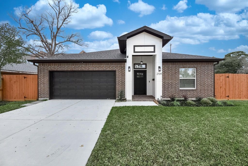 2139 Counter Point Drive, Houston, TX 77055