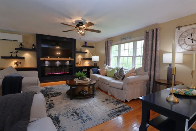 19 Beach Drive, Kingston, NH 03848