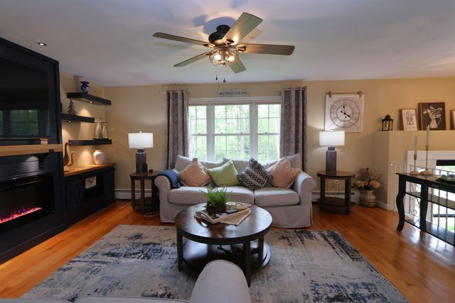 19 Beach Drive, Kingston, NH 03848
