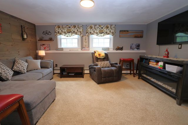 19 Beach Drive, Kingston, NH 03848