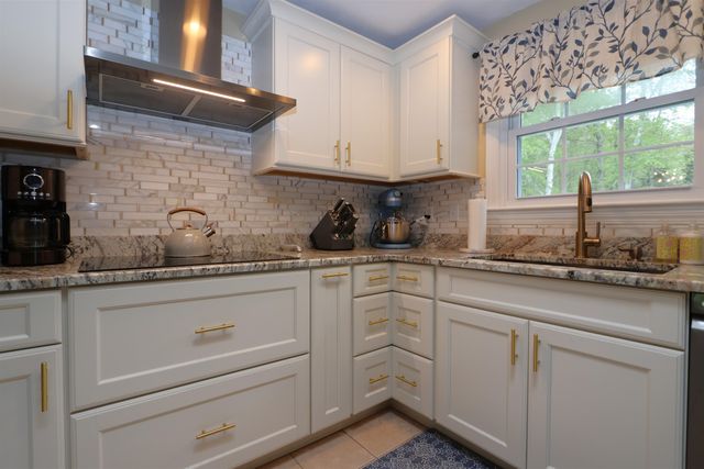 19 Beach Drive, Kingston, NH 03848