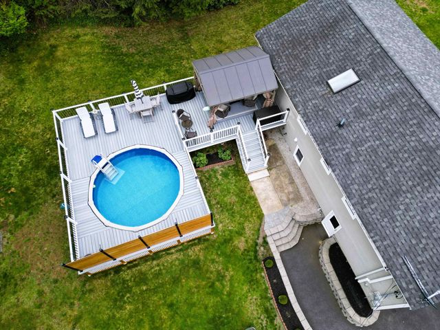 19 Beach Drive, Kingston, NH 03848