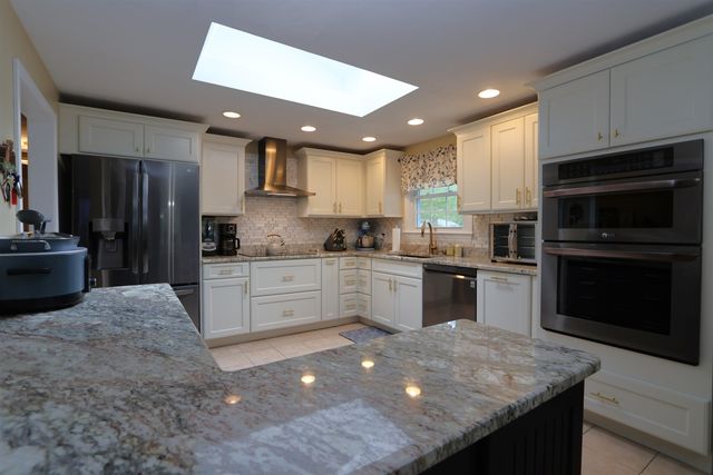 19 Beach Drive, Kingston, NH 03848