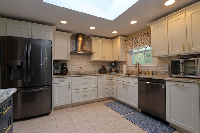 19 Beach Drive, Kingston, NH 03848