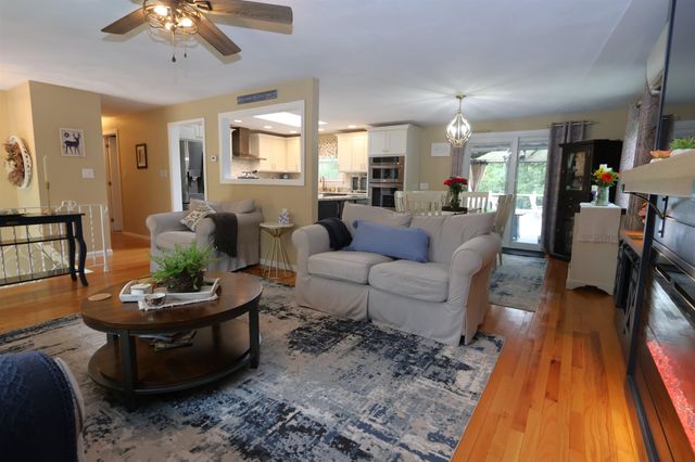 19 Beach Drive, Kingston, NH 03848