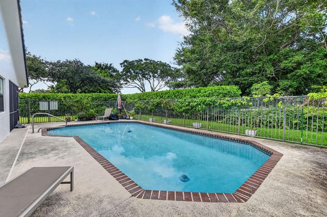 19700 Sedgefield Terrace, Boca Raton, FL 33498