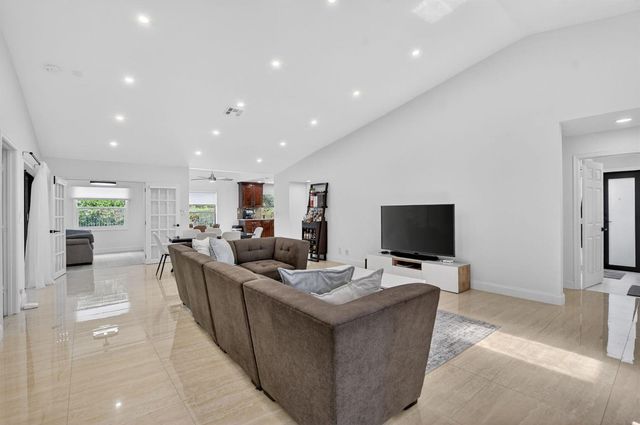 19700 Sedgefield Terrace, Boca Raton, FL 33498