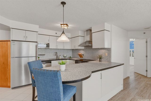 801 S King Street 3102, Honolulu, HI 96813