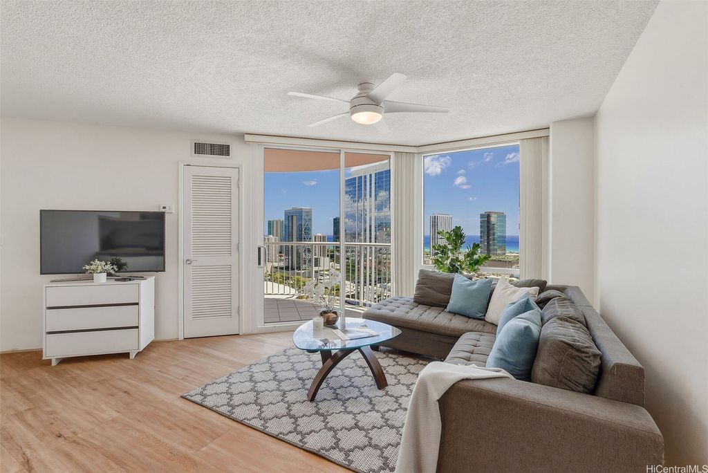 801 S King Street 3102, Honolulu, HI 96813
