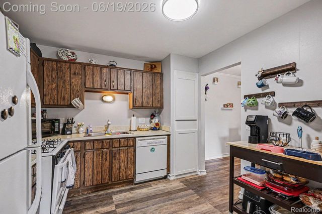 38748 Golfview Drive E, Clinton Charter Township, MI 48038