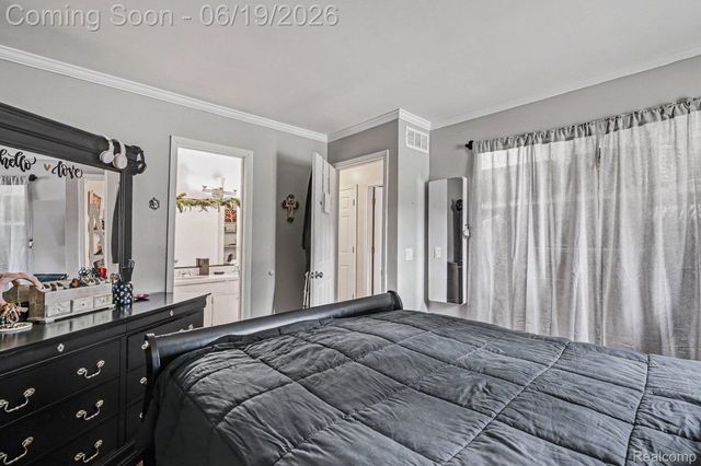 38748 Golfview Drive E, Clinton Charter Township, MI 48038