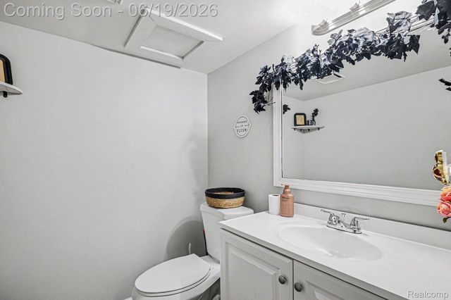 38748 Golfview Drive E, Clinton Charter Township, MI 48038