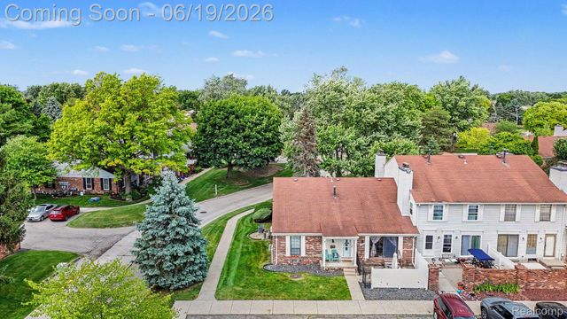 38748 Golfview Drive E, Clinton Charter Township, MI 48038