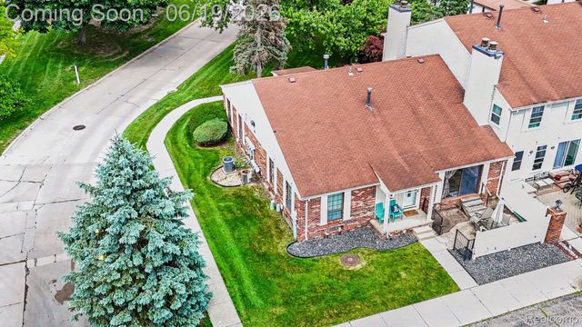 38748 Golfview Drive E, Clinton Charter Township, MI 48038