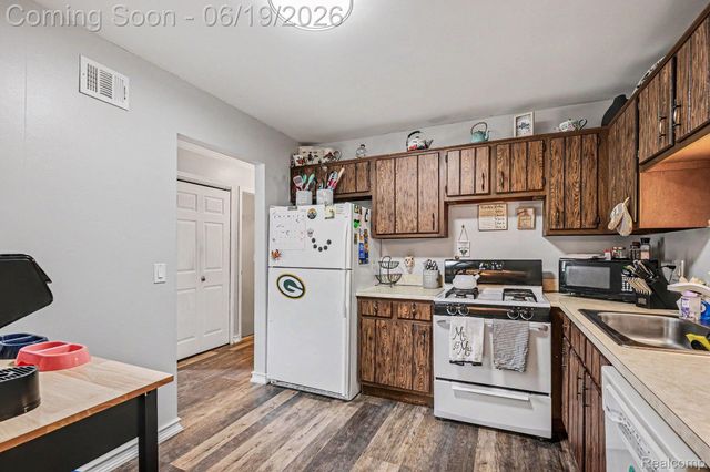 38748 Golfview Drive E, Clinton Charter Township, MI 48038
