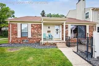 38748 Golfview Drive E, Clinton Charter Township, MI 48038