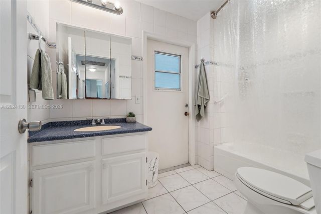 15305 N 96th Street N, Palm Beach, FL 33478