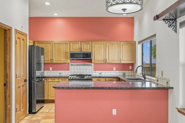 7401 Saratoga Lane, Santa Fe, NM 87507