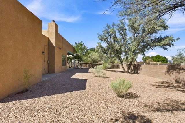 7401 Saratoga Lane, Santa Fe, NM 87507