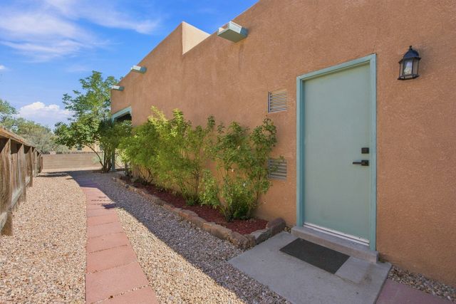 7401 Saratoga Lane, Santa Fe, NM 87507