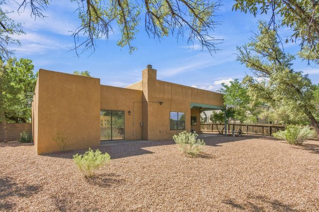 7401 Saratoga Lane, Santa Fe, NM 87507