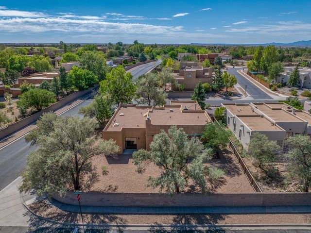 7401 Saratoga Lane, Santa Fe, NM 87507
